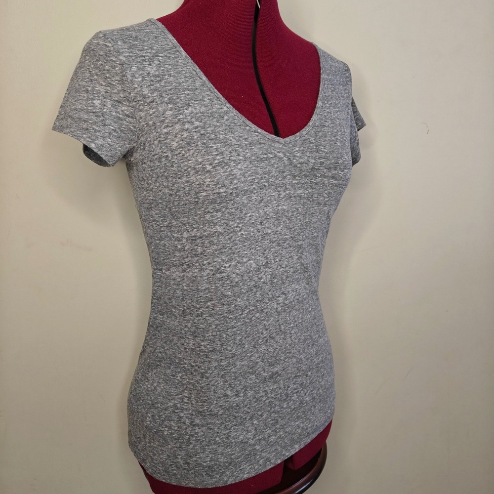 VTG Y2K Hollister V Neck T Shirt Medium Gray Bird Logo Short Sleeve 2000's Top